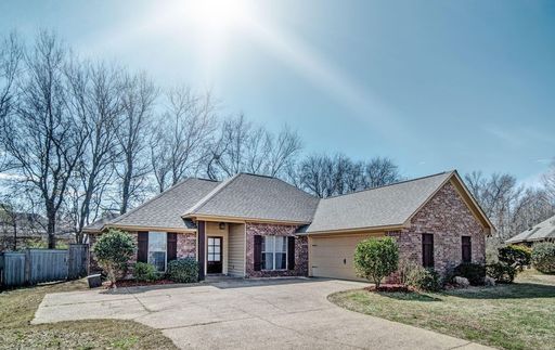 121 Millhouse Dr Madison, MS