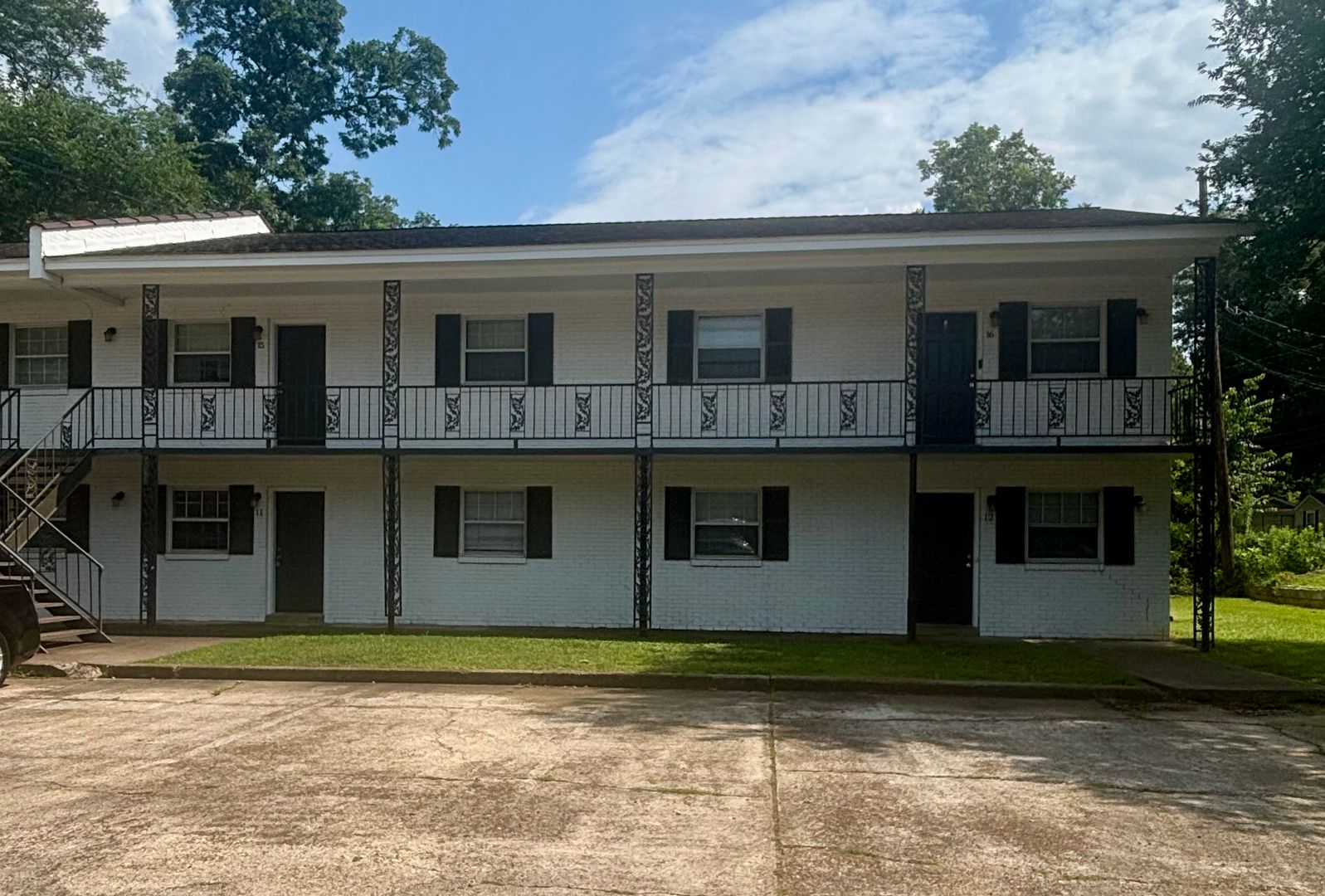 Starkville Apartment: 215 Louisville Street