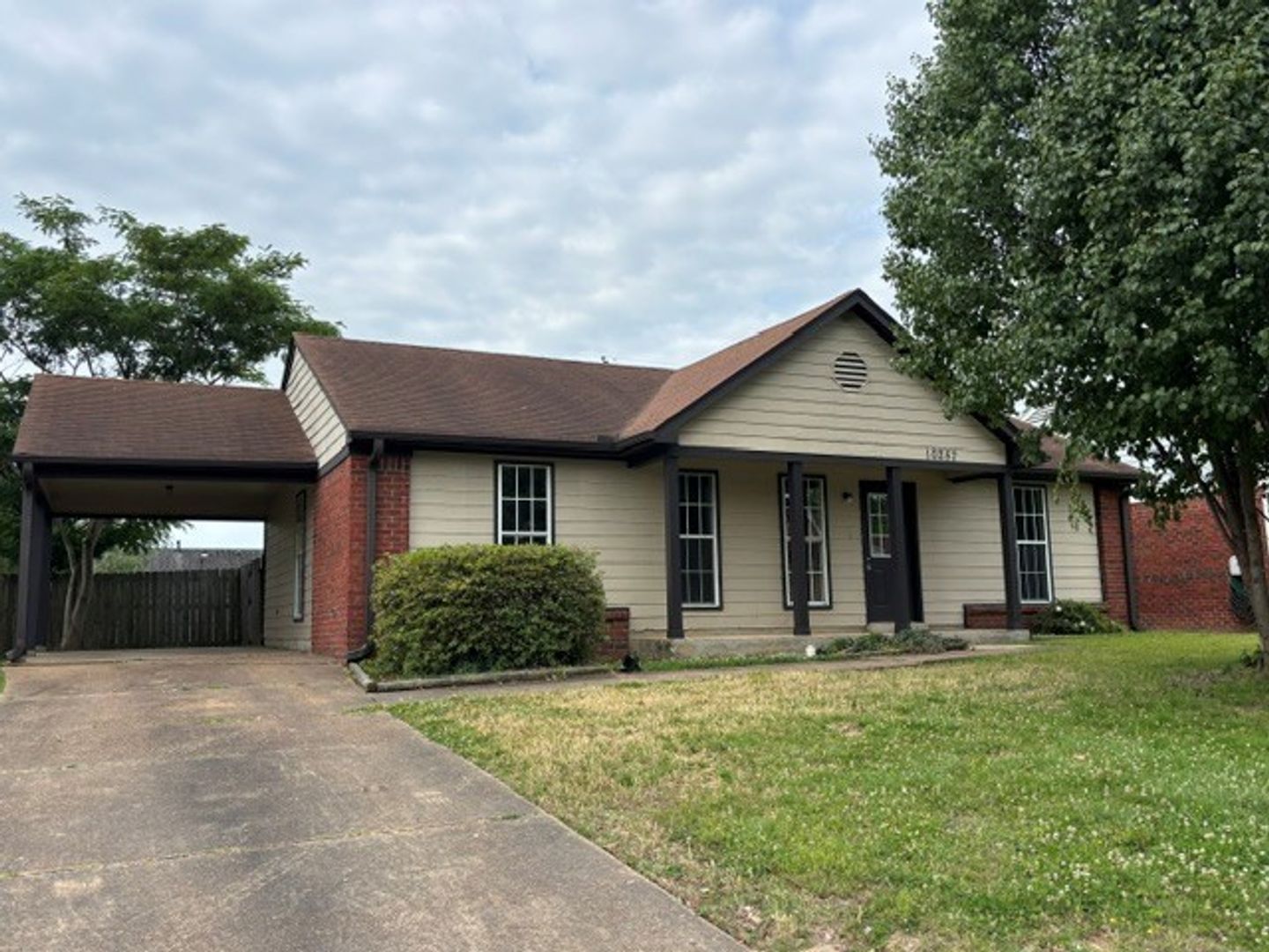 Olive Branch House: 10257 Palmer Dr