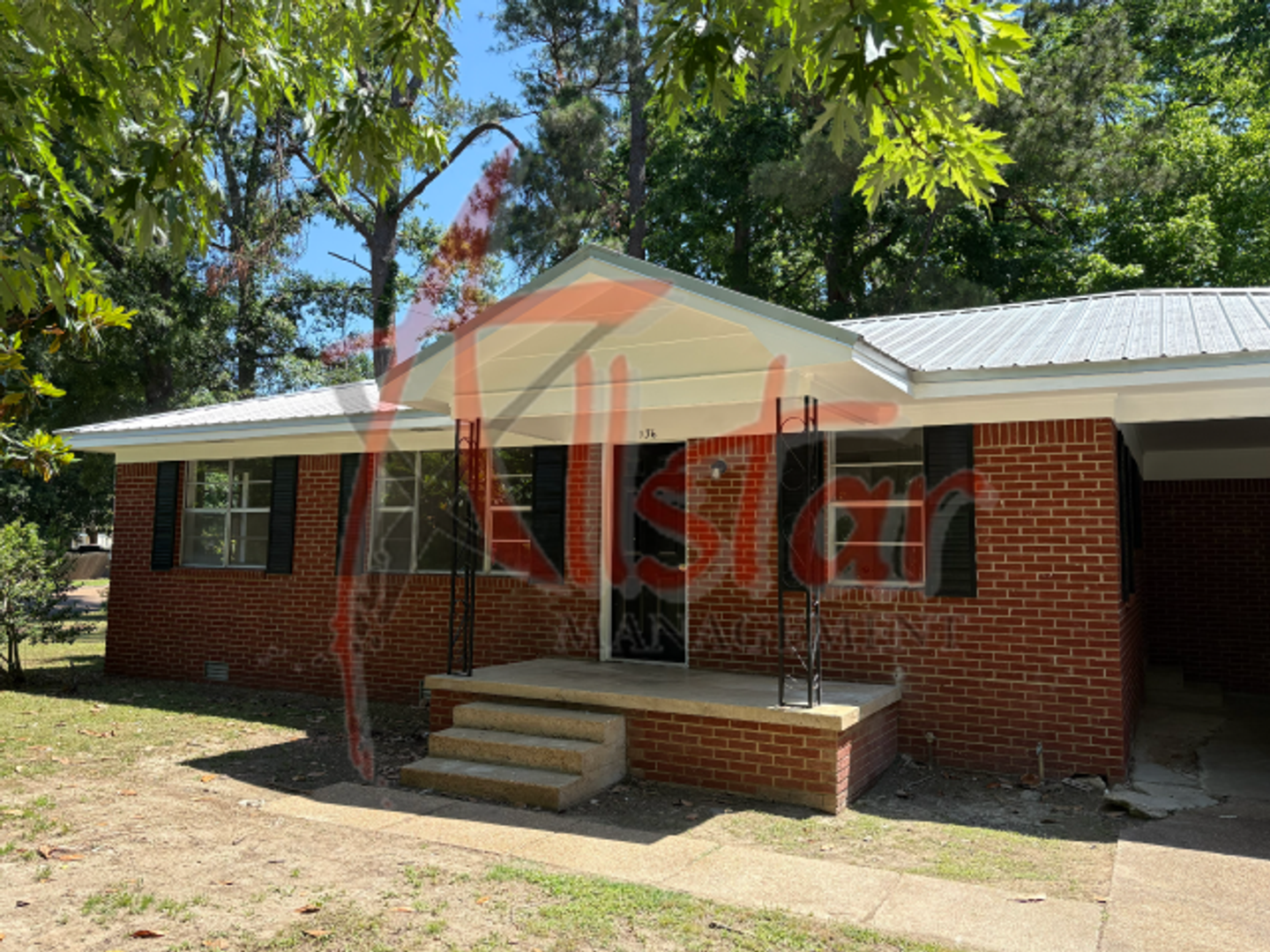 Batesville House: 136 Vance St