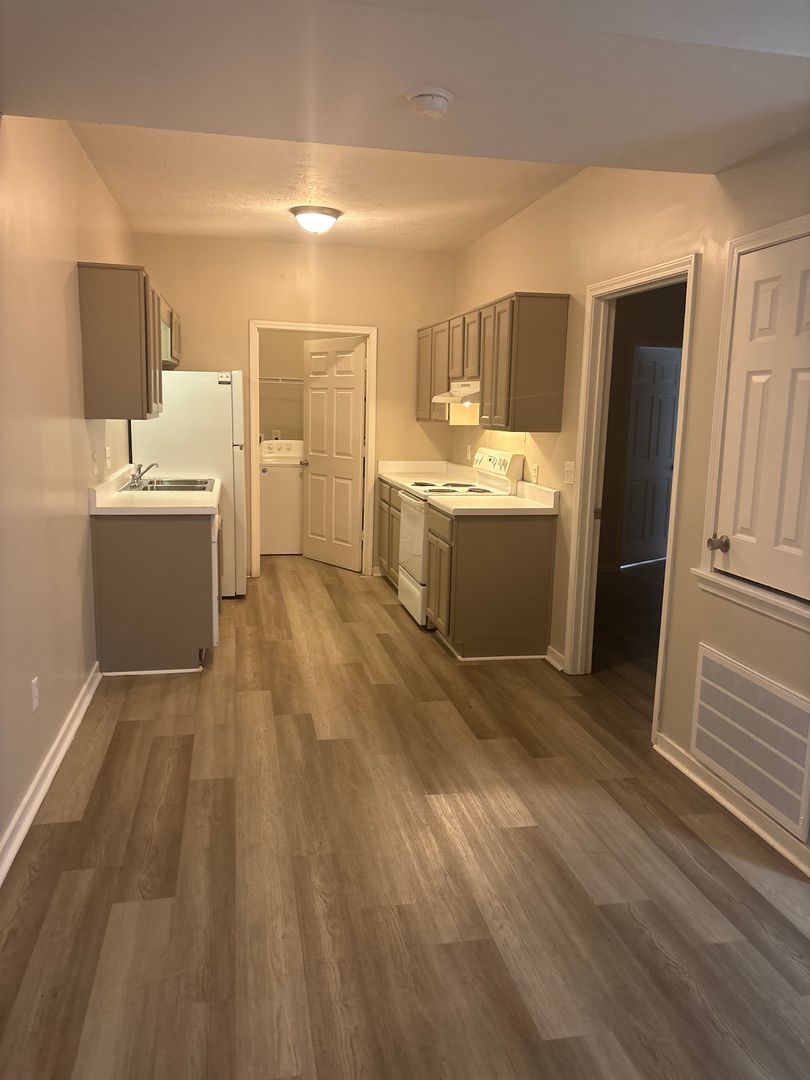 Starkville Apartment: 1257 Louisville Street