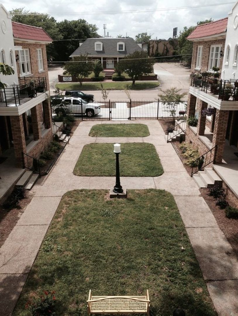Jackson Apartment: 950 North Street