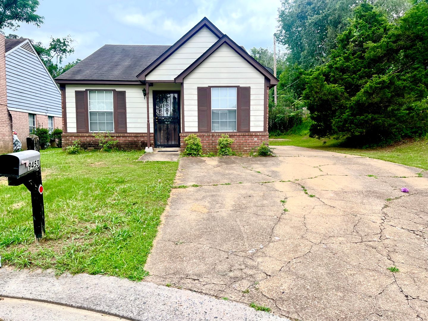 Olive Branch House: 9453 Wickfield Cove