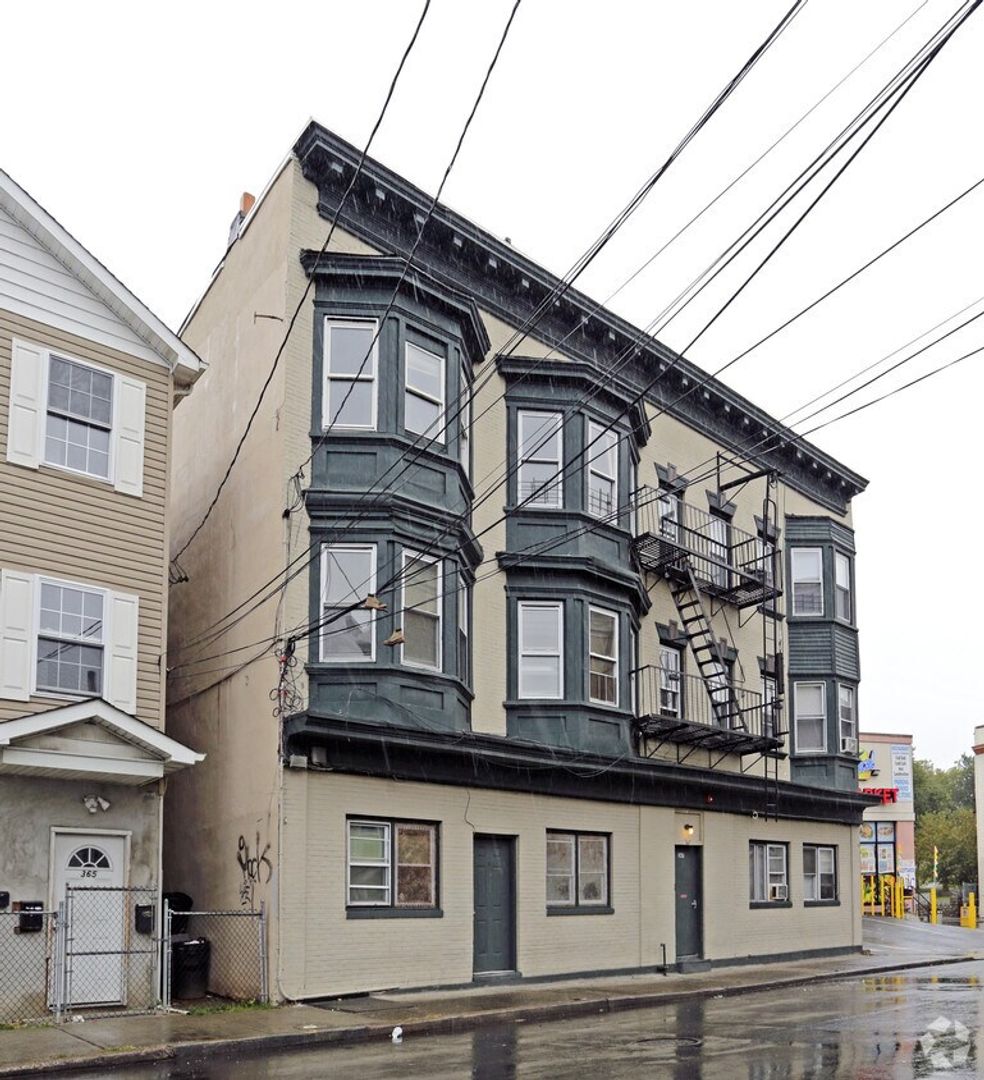 Paterson Apartment: 367 Summer st