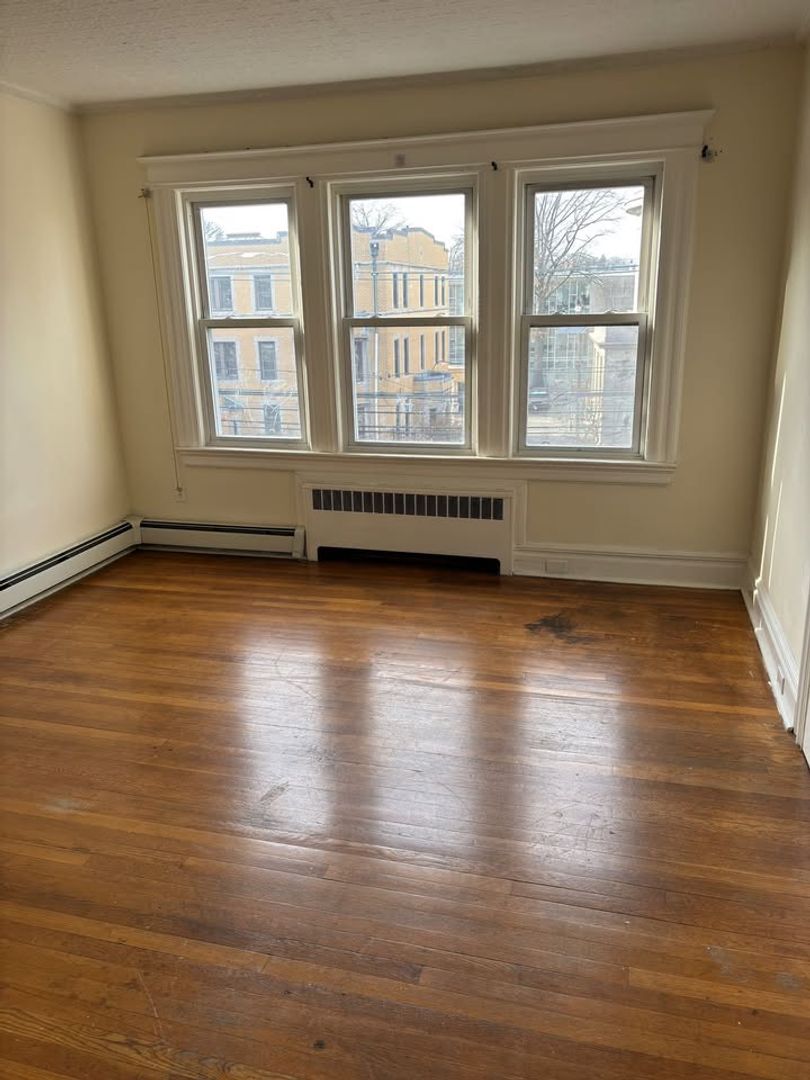 Newark Apartment: 480 Sanford