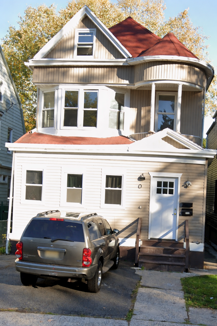 East Orange Apartment: 170 Greenwood