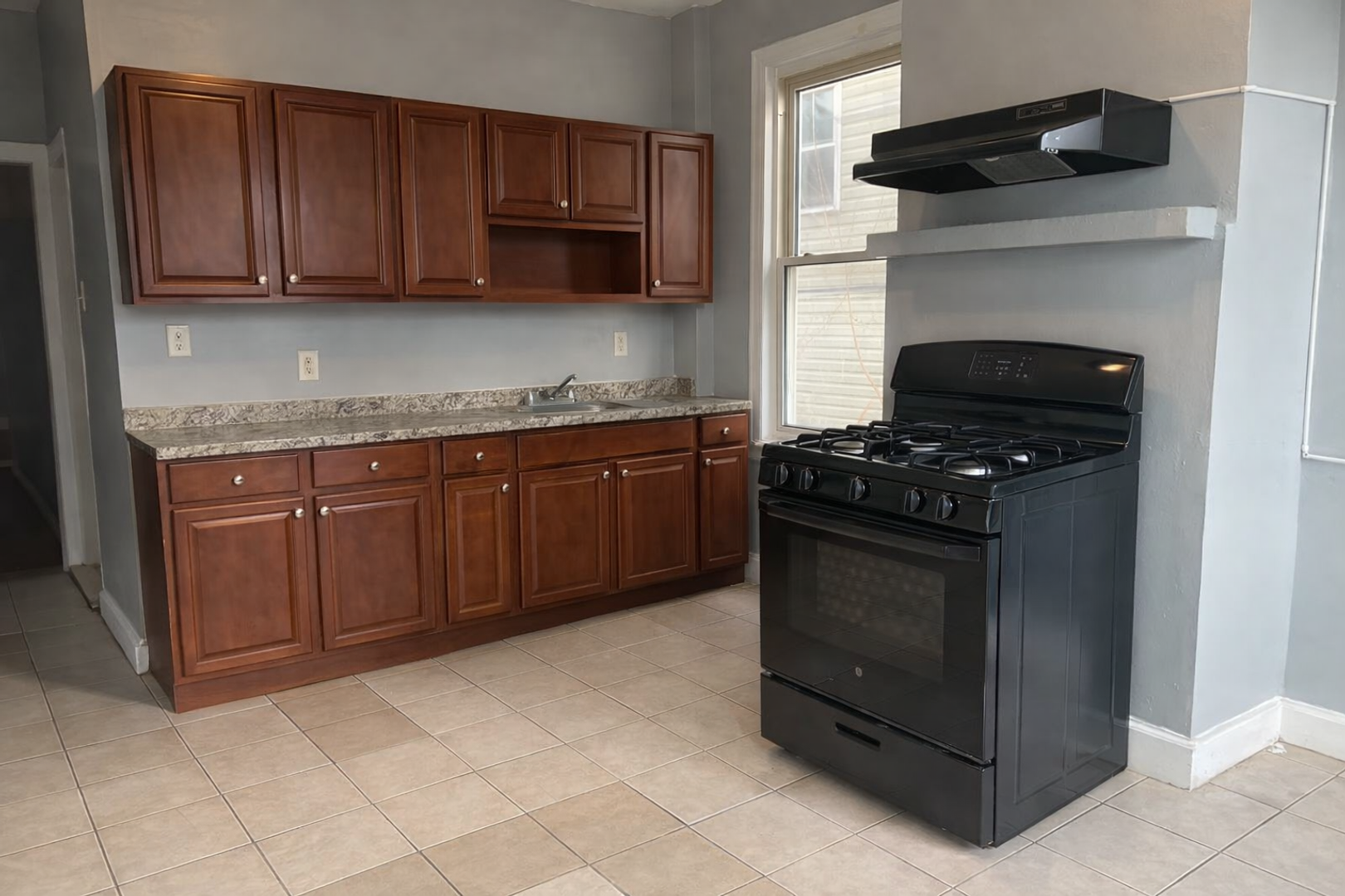 Newark Apartment: 319 irvine turner blvd