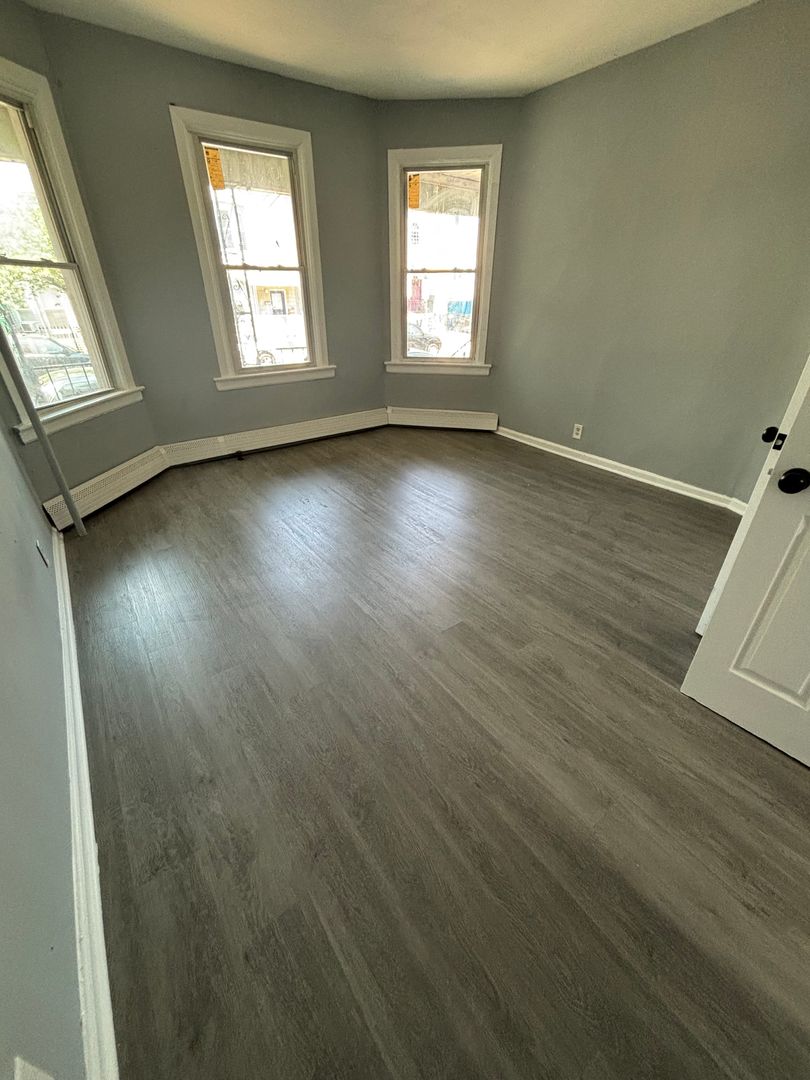 Newark Apartment: 203 3rd st