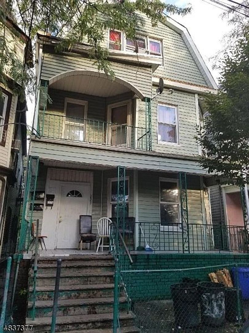Newark Apartment: 203 3rd st