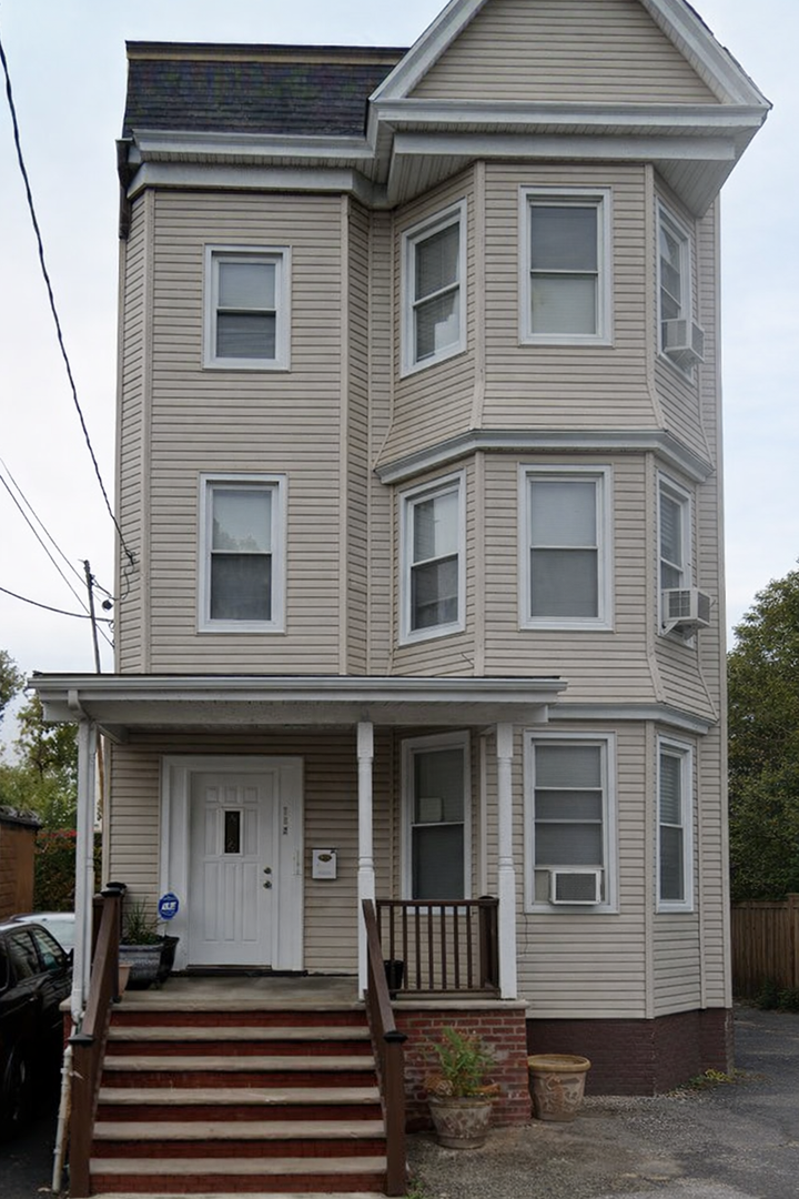 Newark Apartment: 112 S 15