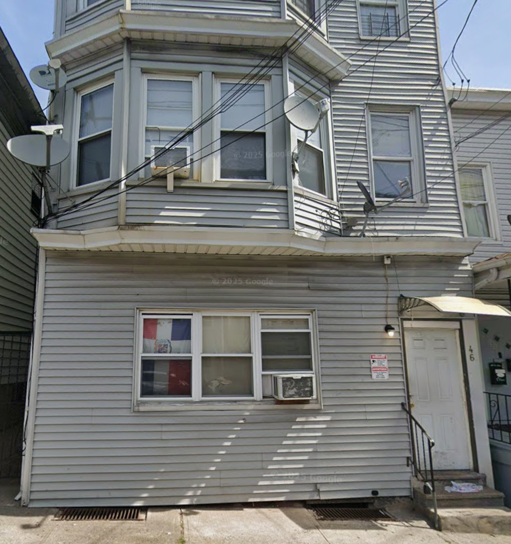 Paterson Apartment: 46 Wayne Ave