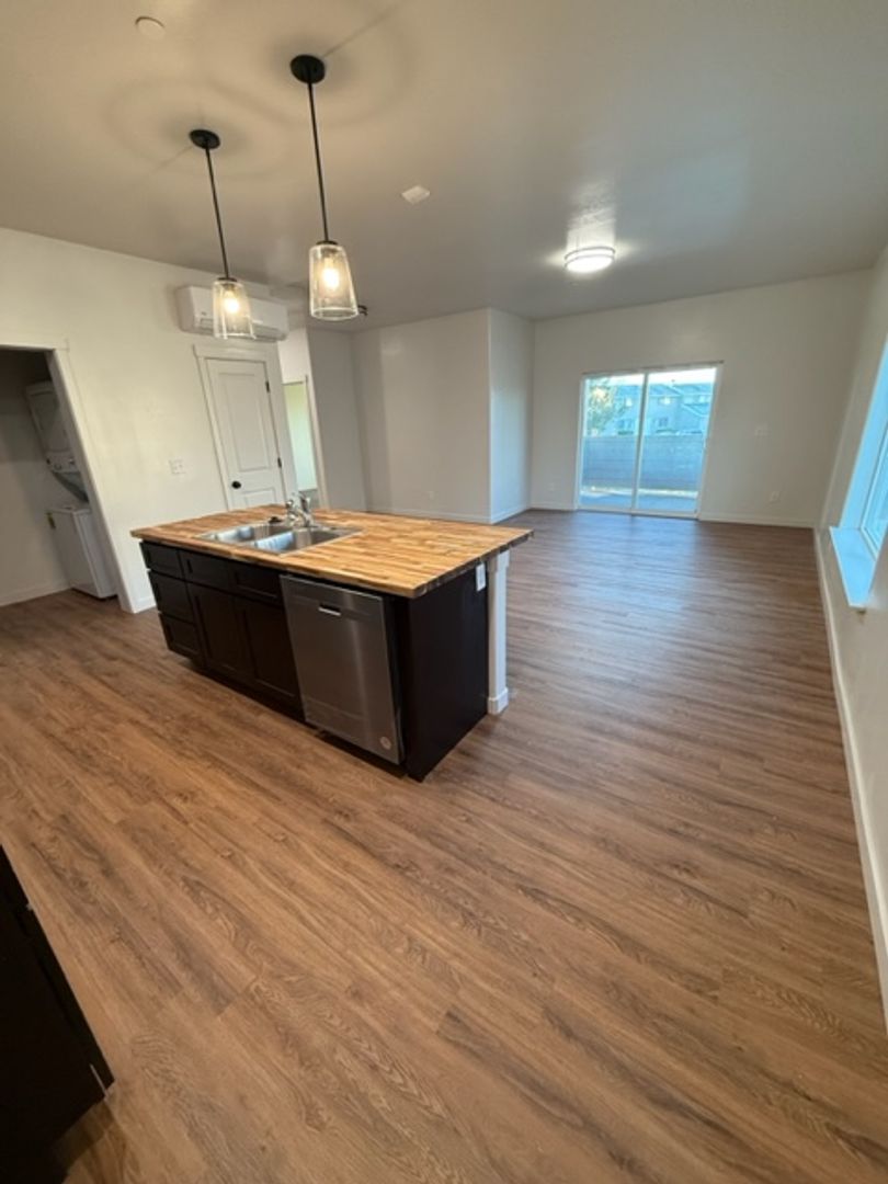 Twin Falls Apartment: 321 & 329 Pheasant Road W