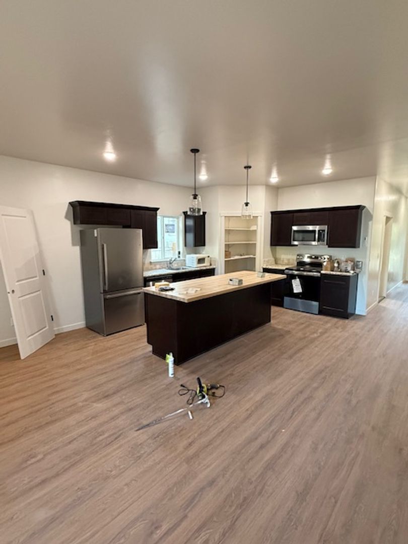 Bellevue Apartment: 504 S 5th St