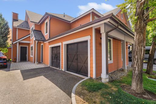 2 Bdrm 2 bath