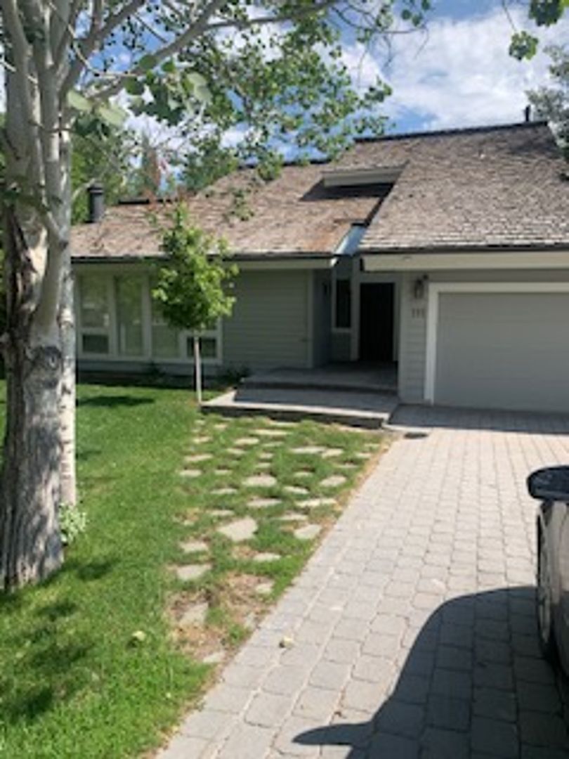 Sun Valley House: 111 Mayleaf