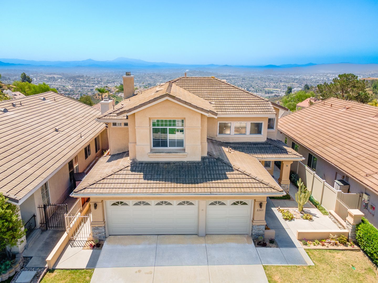 Escondido House: 2283 Rock View Glen