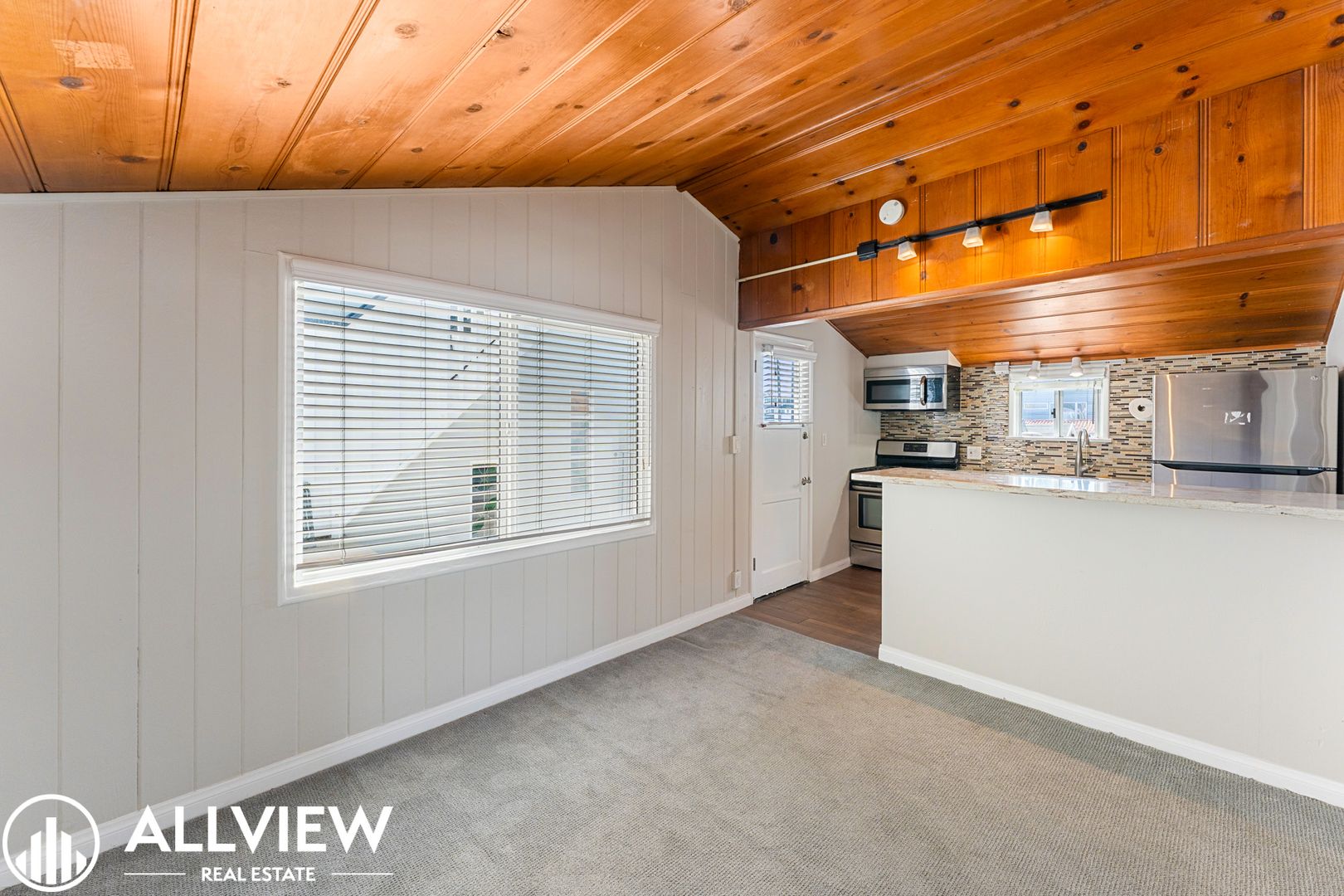 Newport Beach Apartment: 926 W Balboa Blvd.