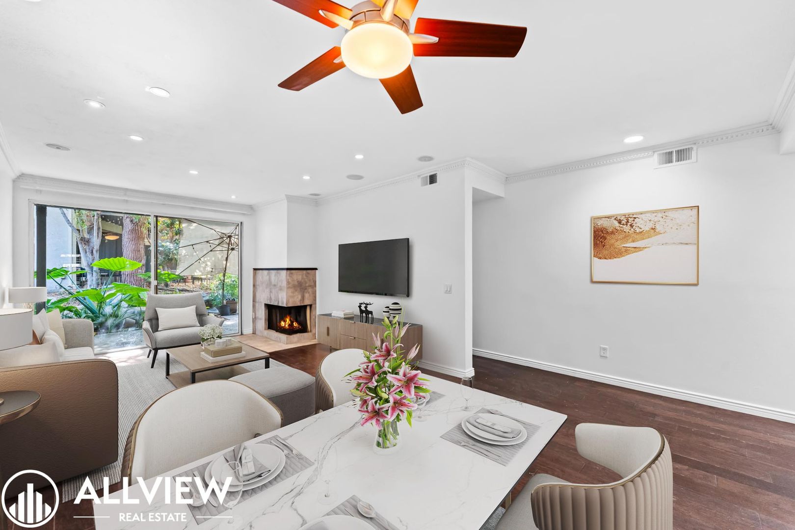 Santa Ana House: 2504 W MacArthur Blvd