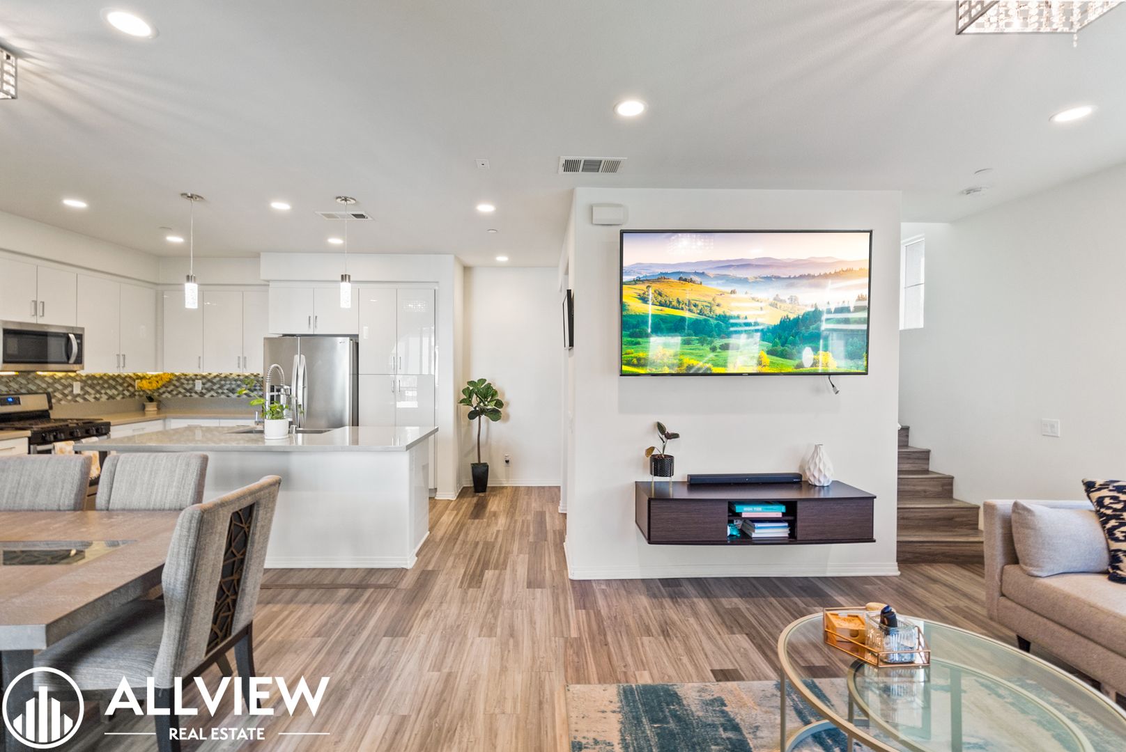 Anaheim House: 665 South Kinney Way