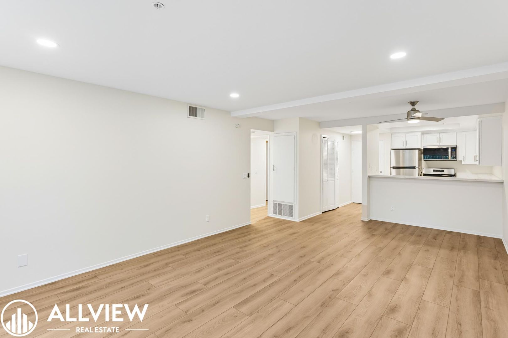 Huntington Beach Apartment: 2418 Huntington Street