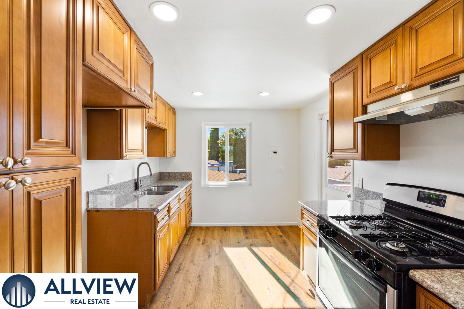 Orange Apartment: 452 South Shaffer Street