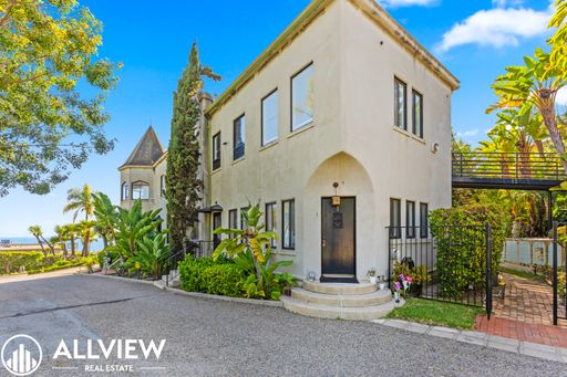 Coastal 2 Bed 1 Bath Laguna Beach Living Just Minutes from the Sand