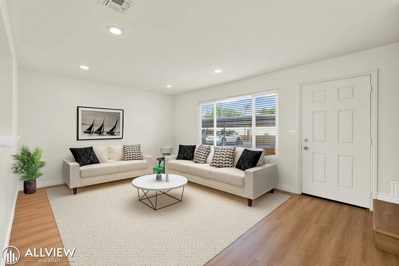Escondido Apartment: 980 E Mission Ave