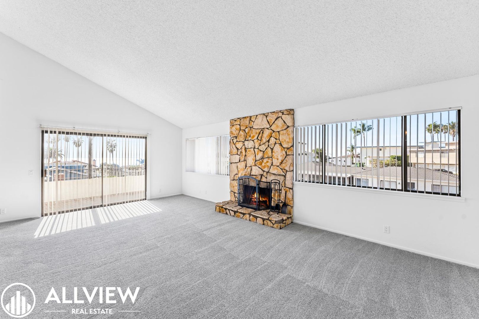 San Clemente Apartment: 503 Avenida Victoria