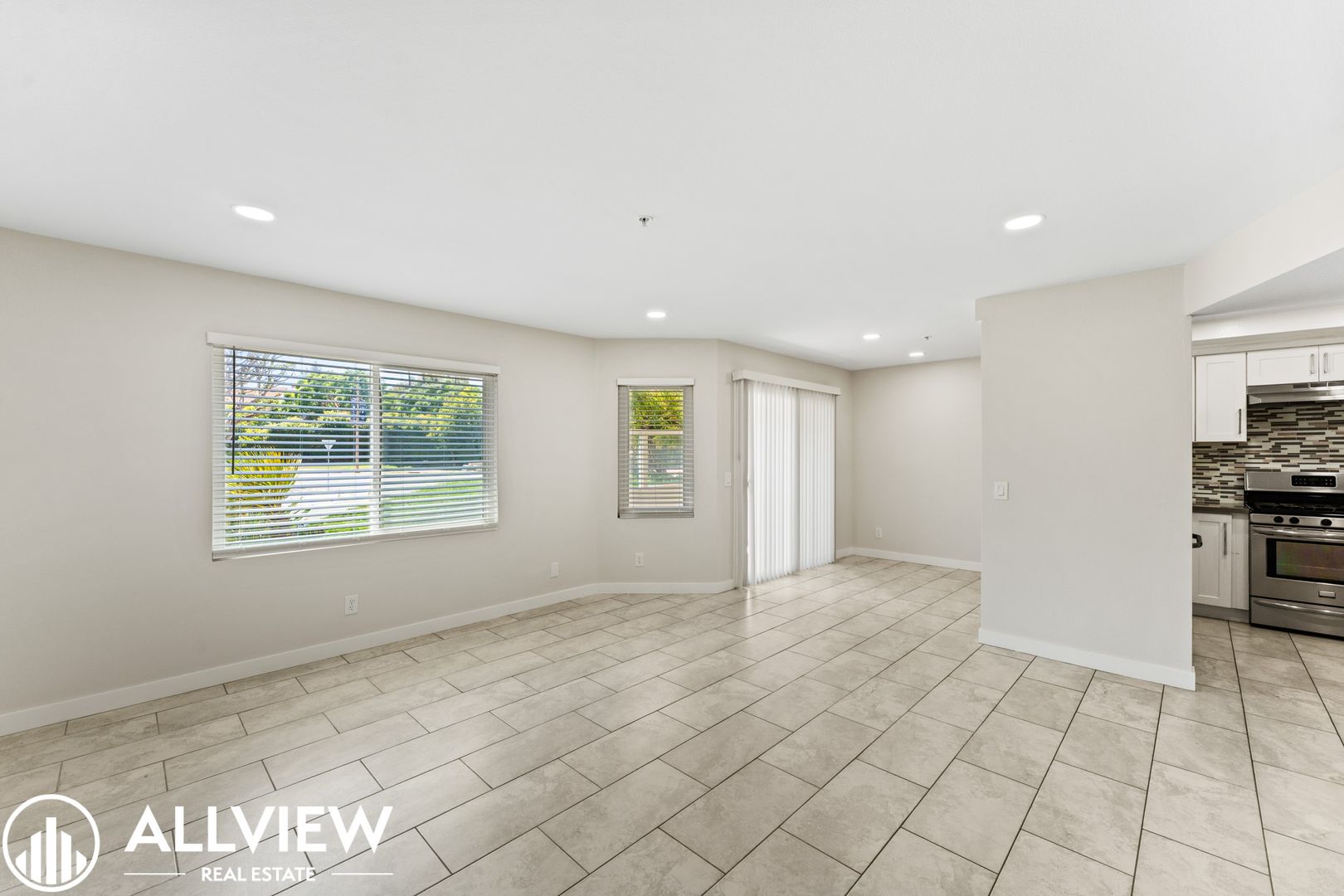 Huntington Beach Apartment: 2418 Huntington Street