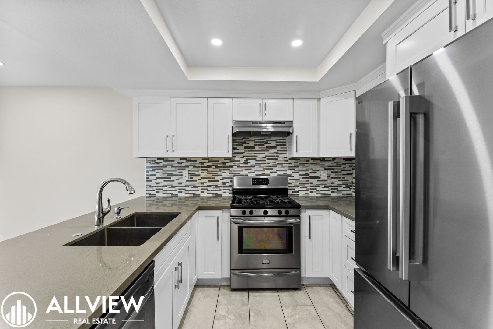 Huntington Beach Apartment: 2418 Huntington Street
