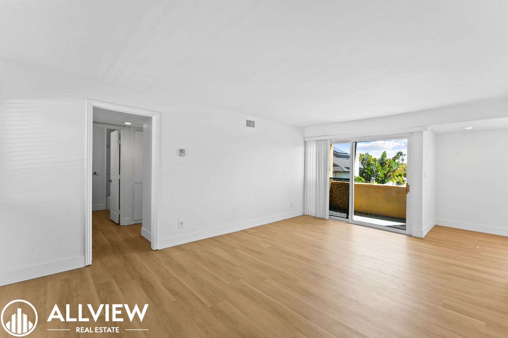 El Segundo Condo: 770 W Imperial Avenue