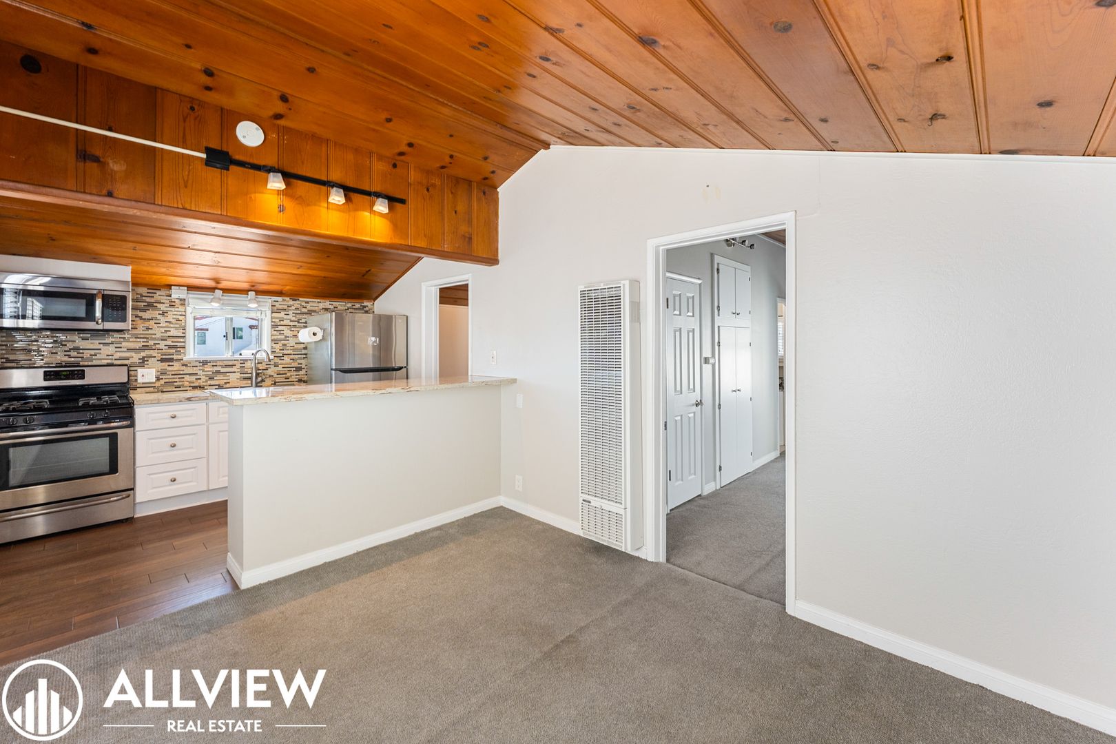 Newport Beach Apartment: 926 W Balboa Blvd.