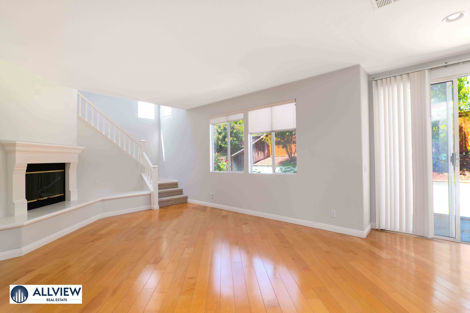 Irvine House: 9 Windarbor Lane