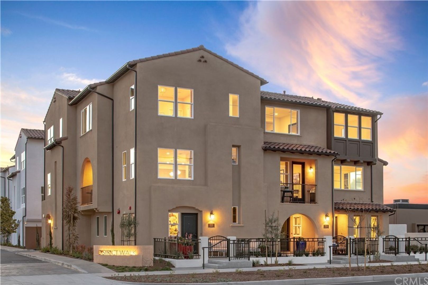Anaheim House: 665 South Kinney Way