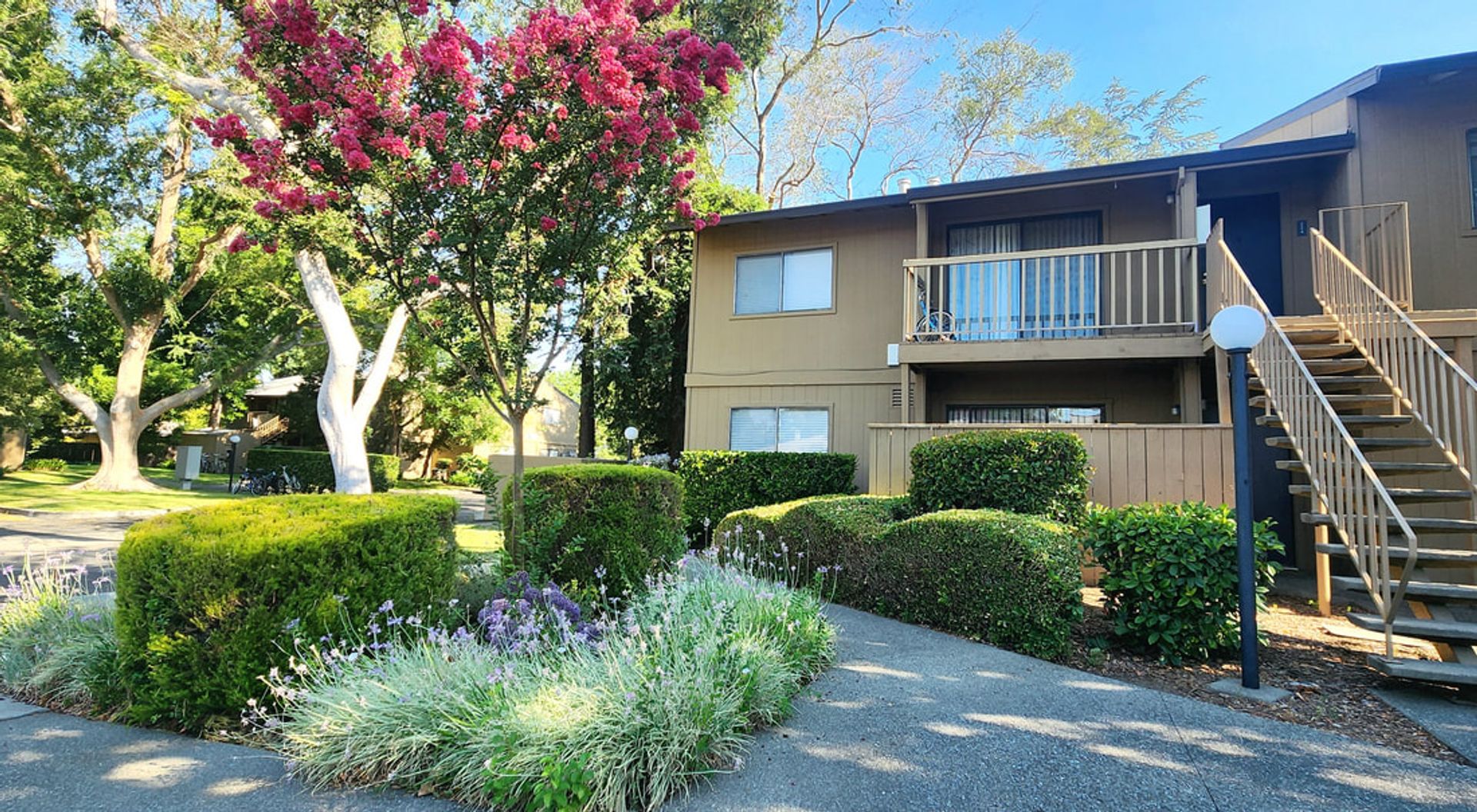 Davis Apartment: 1740-1750 Hanover Drive