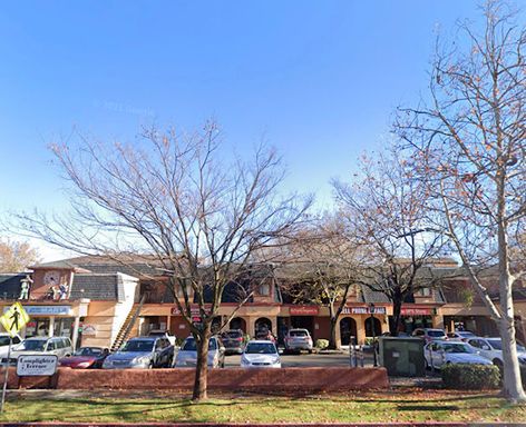 Great downtown location and just 2 blks from campus – photo 1