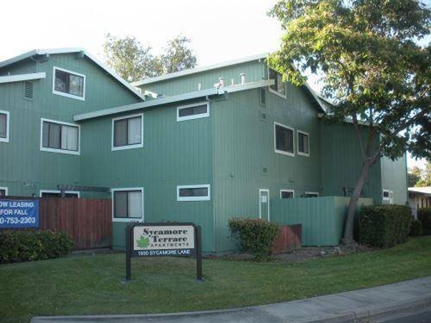 Davis Apartment: 1930 Sycamore
