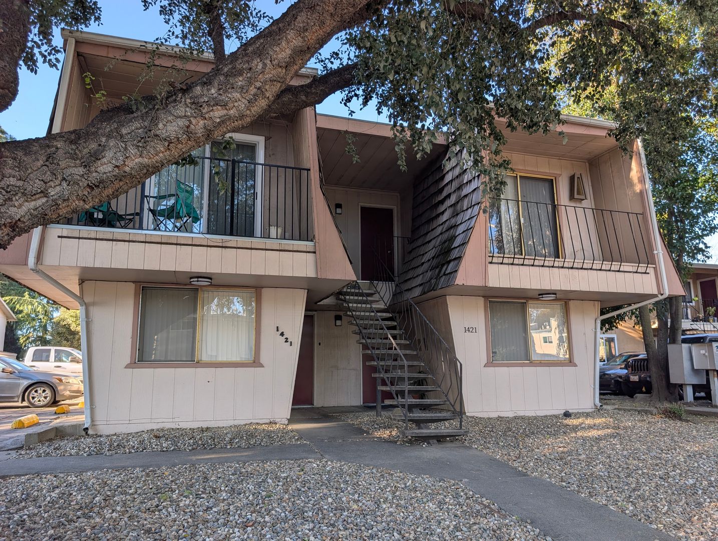 Davis Apartment: 1421 Drake Drive