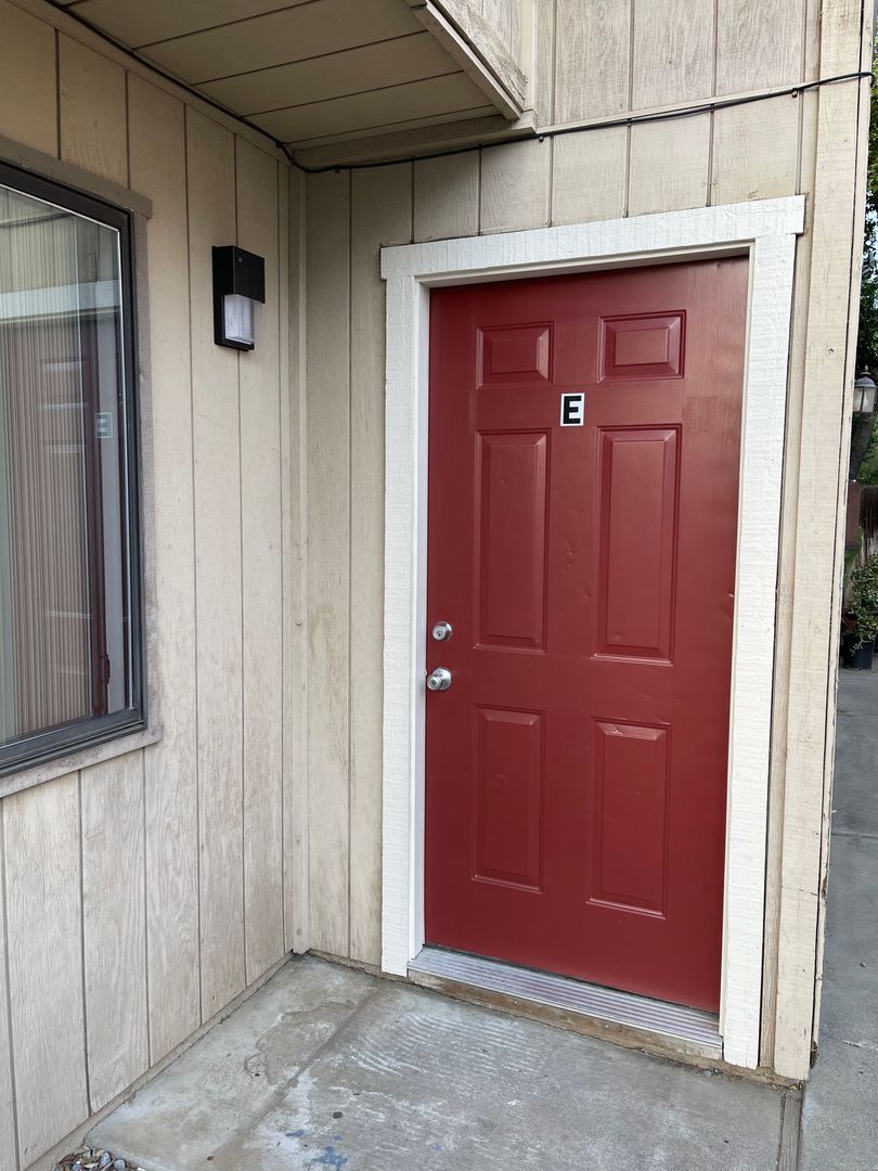 Davis Apartment: 1421 Drake Drive