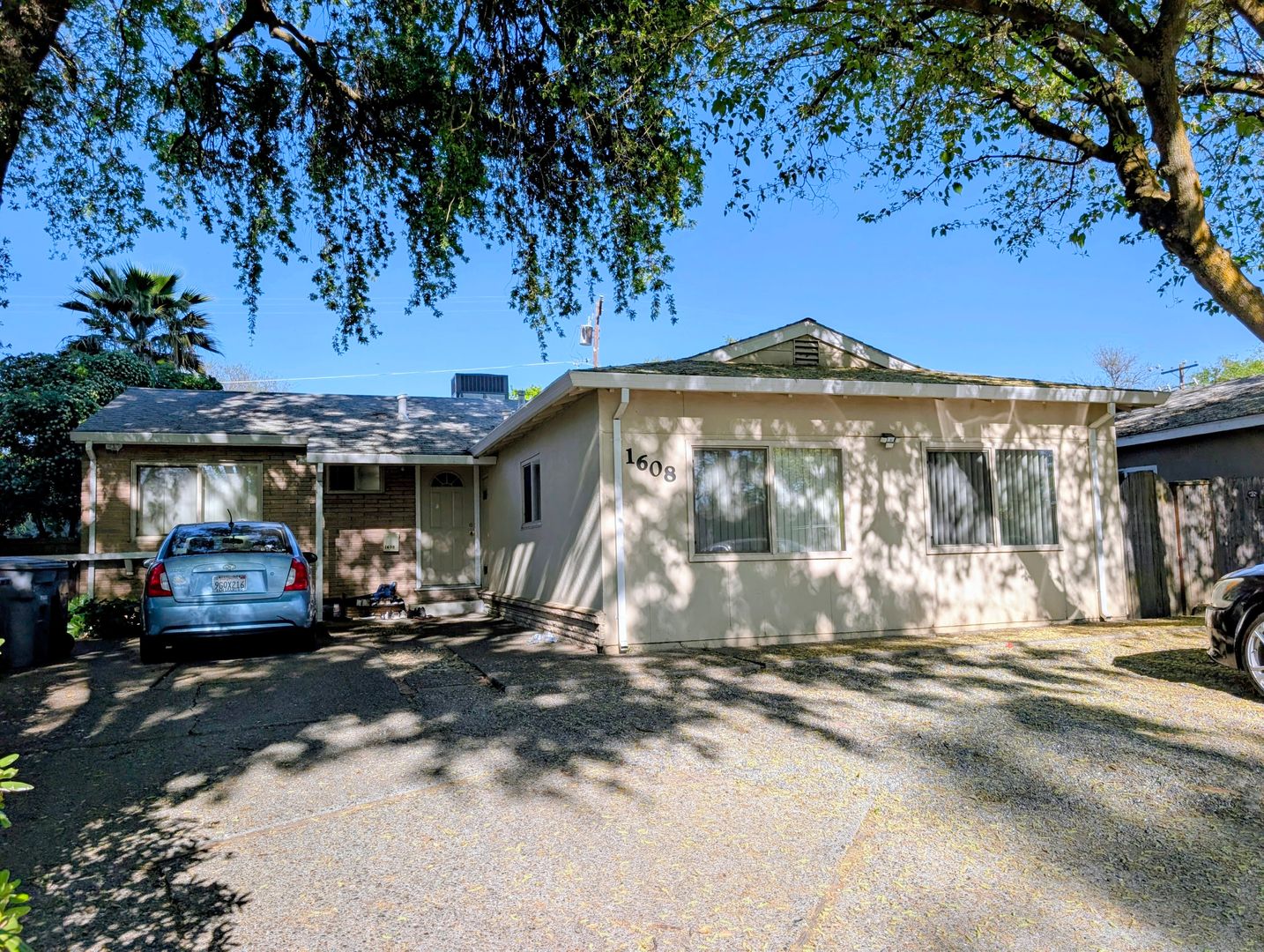 Davis House: 1608 Poleline Rd