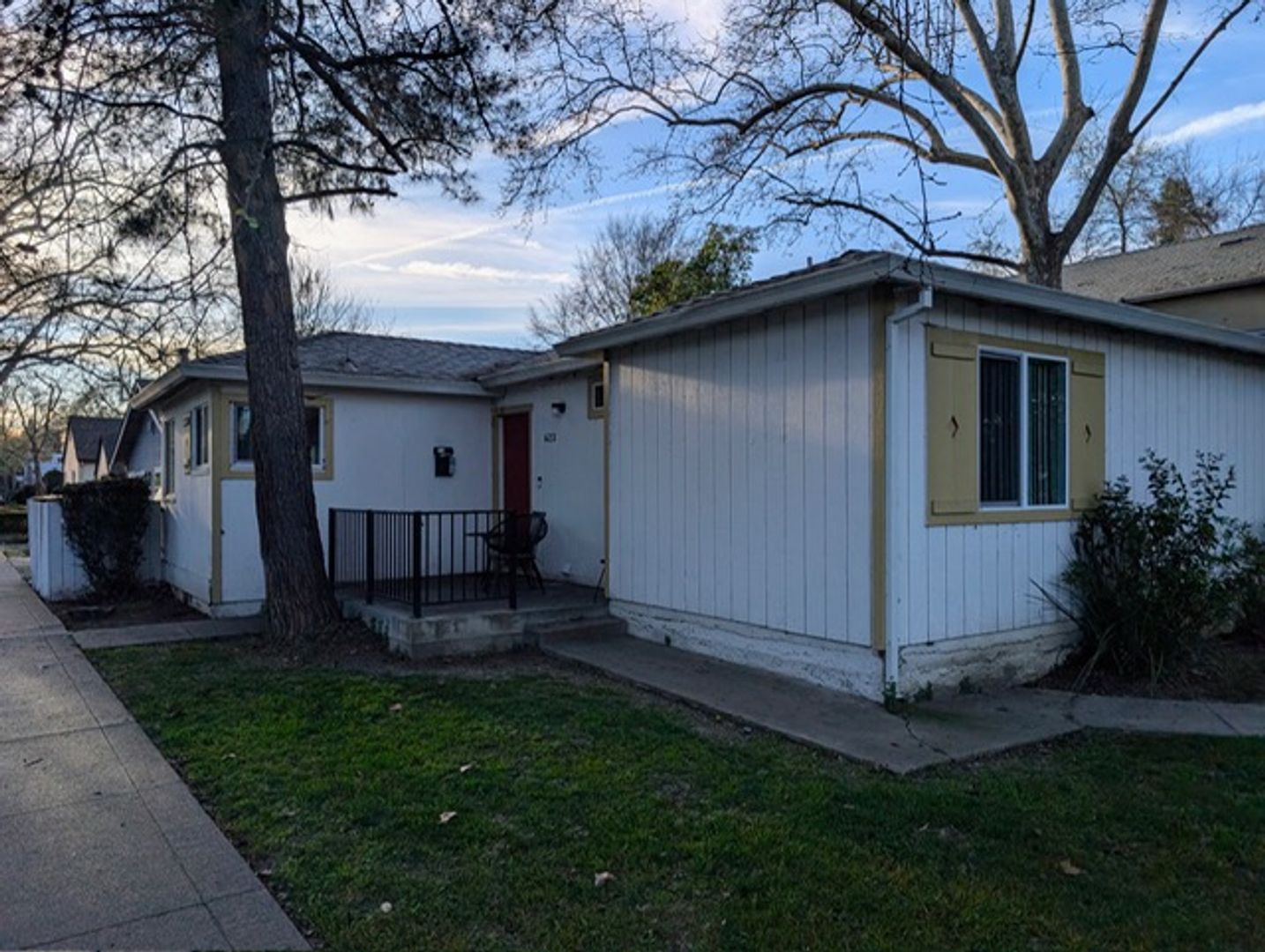 Davis Apartment: 623/619 5th