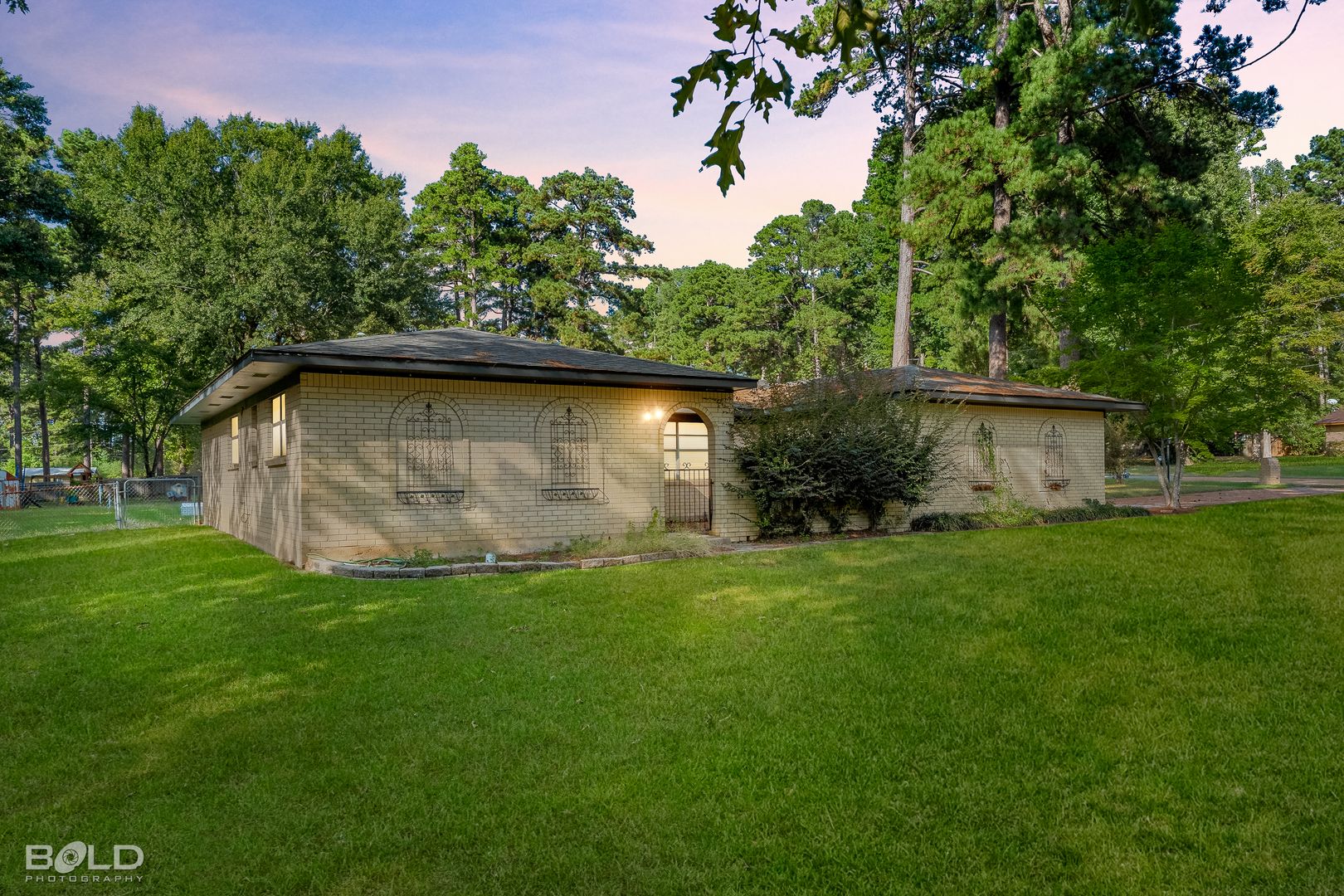 Haughton House: 704 Taylor Bend Street