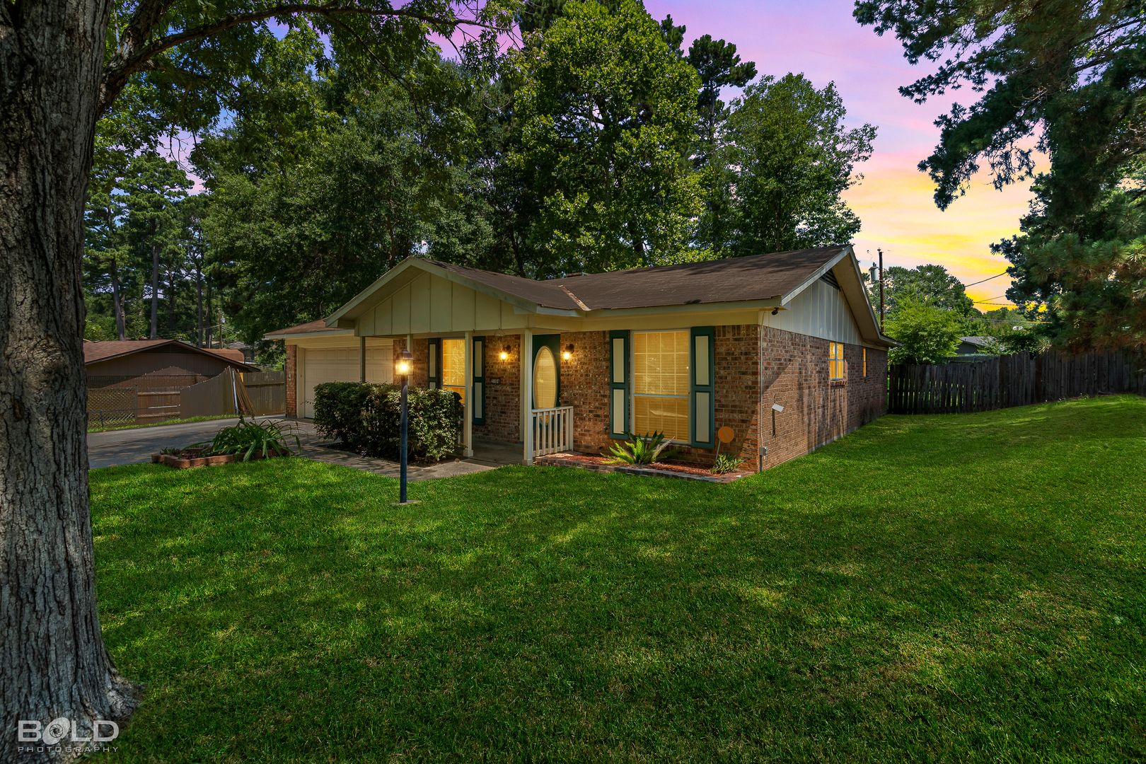 Shreveport House: 2104 Francais Drive