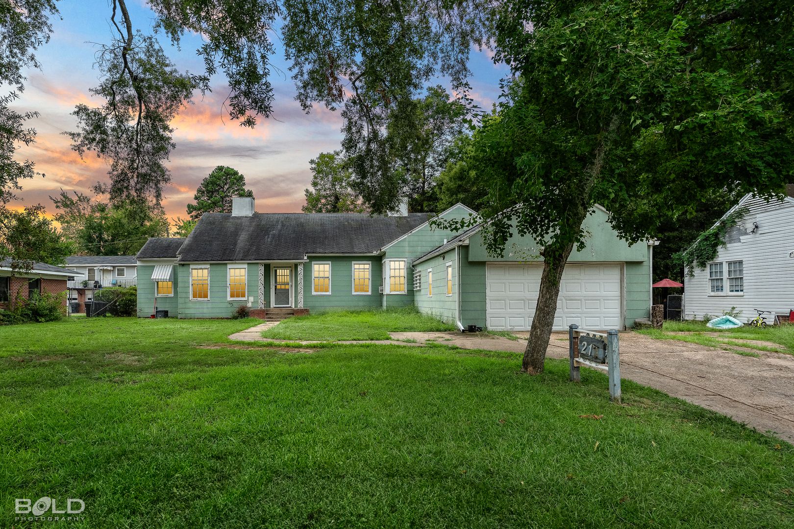 Shreveport House: 217 Boulevard Place