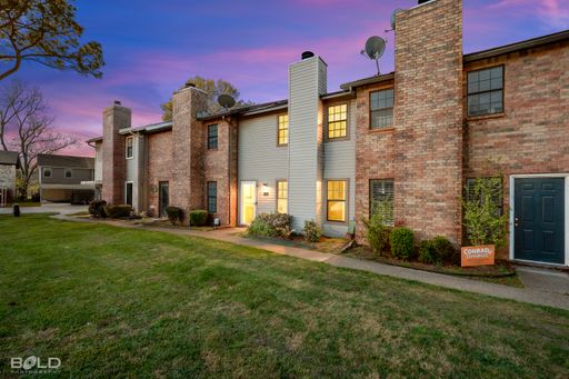 Charming 2-Bedroom Home in Gated Community with Pool & Clubhouse – photo 1