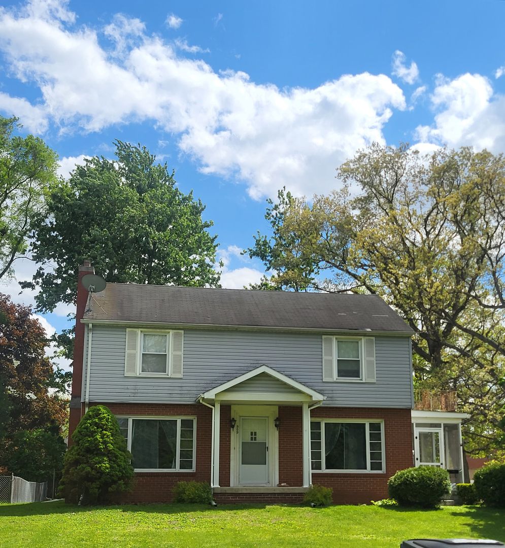 Bowling Green House: 909 Wallace