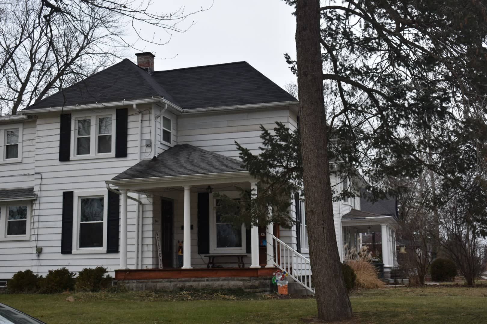 Bowling Green House: 344 S Church