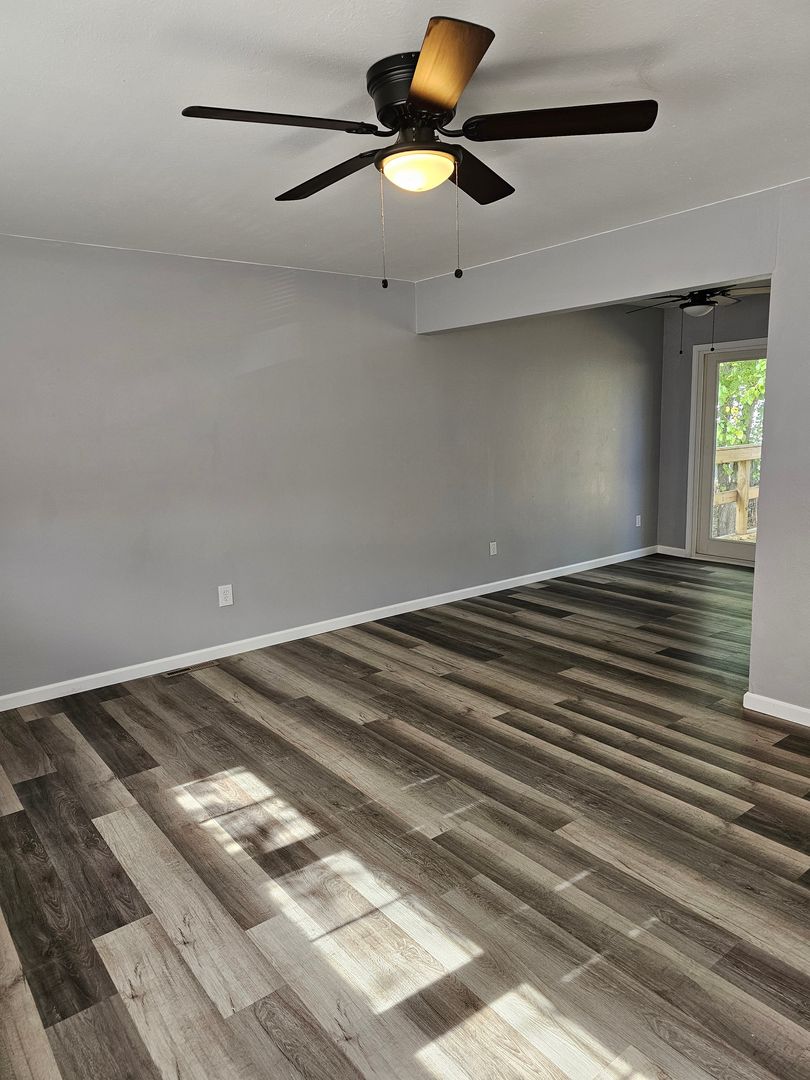 Bowling Green Apartment: 120/122 Sandridge Road