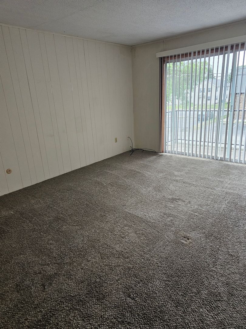 Bowling Green Apartment: 824 Sixth St.