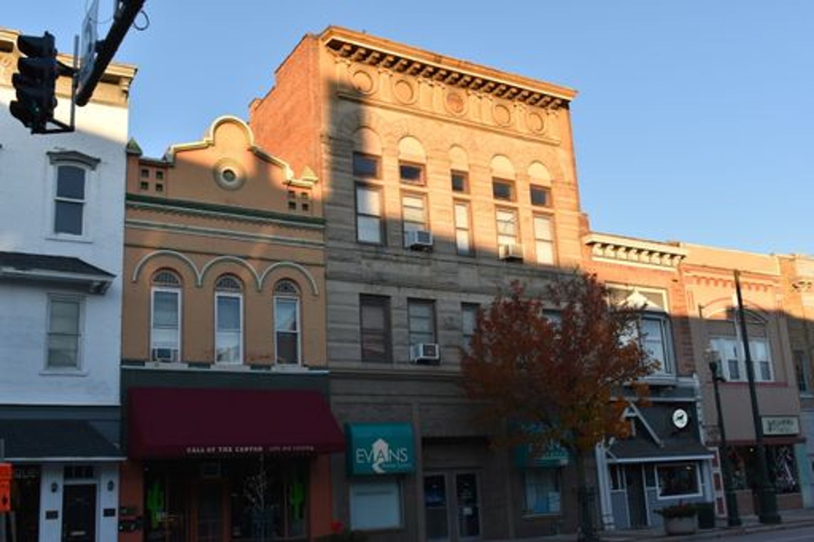 Bowling Green Apartment: 117 N Main